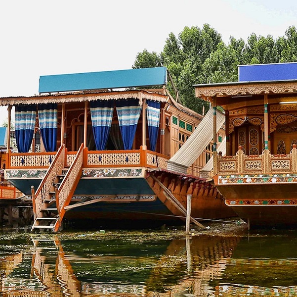House Boat Rooms